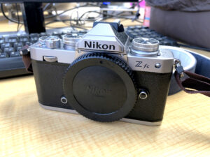 作例あり】Nikon Z fcにFマウント旧レンズを装着してみる！ │ カメラ
